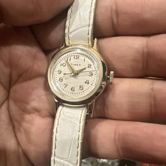 Working Timex Manual Wind‎ 25MM Gold Tone White Leather Ladies Watch Fit 6.5in - Picture 1 of 12